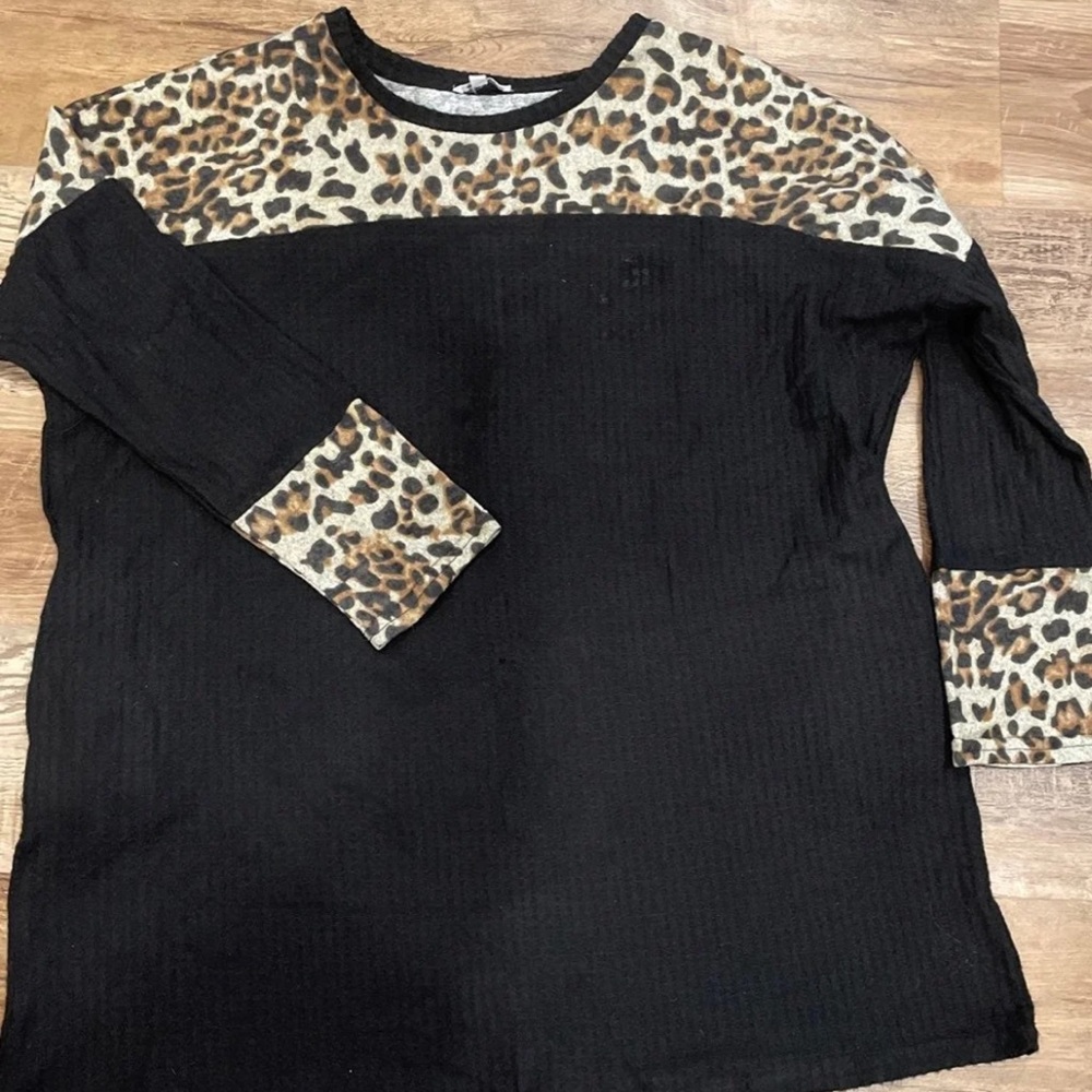 Knit dress with leopard accents